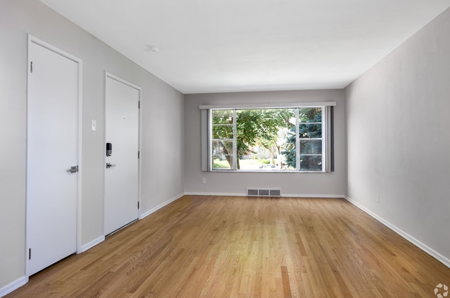 Lindenwood Heights Apartments