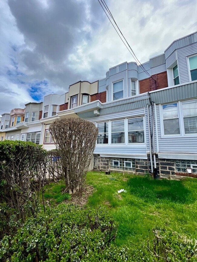 Photo - Newly Renovated 3-Bedroom Townhome with Fi...