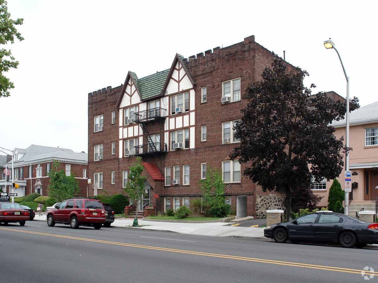 Photo - 1916 Kennedy Blvd Apartments