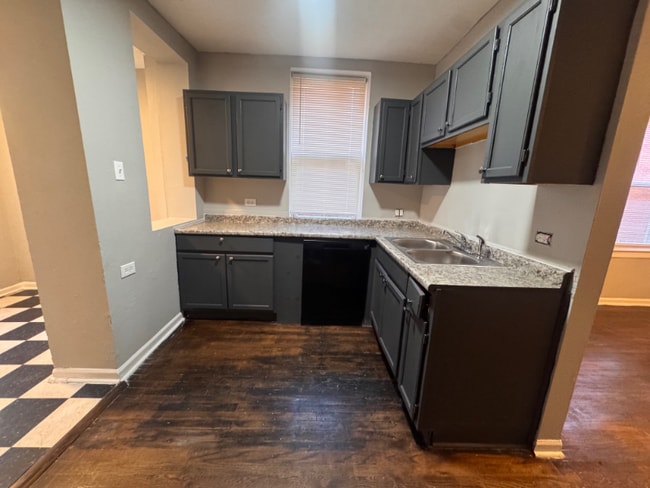 Photo - 5901-5911 W Huron St Unidad 5903-1