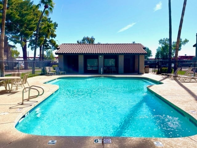 Photo - 533 W Guadalupe Rd