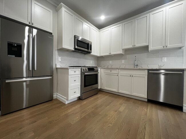 Building Photo - 18 Mount Hood Rd Rental