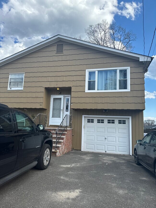 95 Vanguard St Rental House Rental in Bridgeport, CT