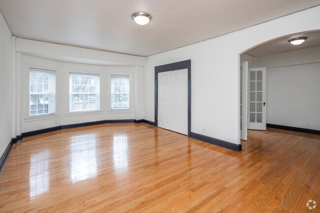 1BR, 1BA - 900SF - Living Room