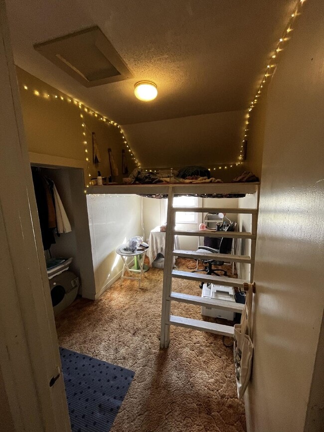 Photo - 2 bedroom 1 bath located near UWEC and Water Street!