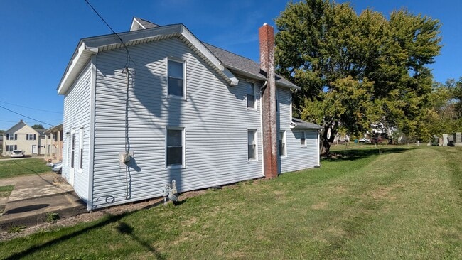 223 E Maple St