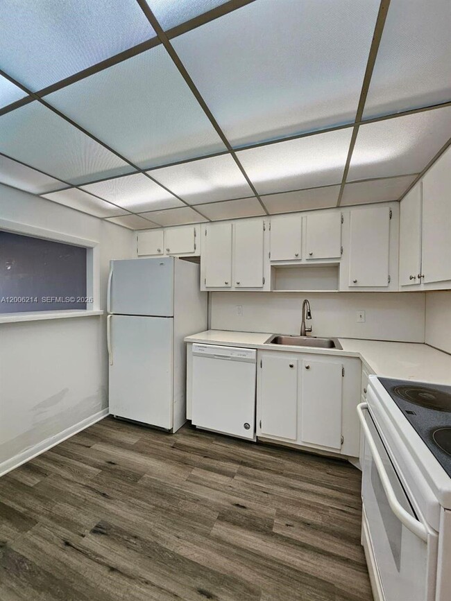 Photo - 1200 NE Miami Gardens Dr Unit 812W