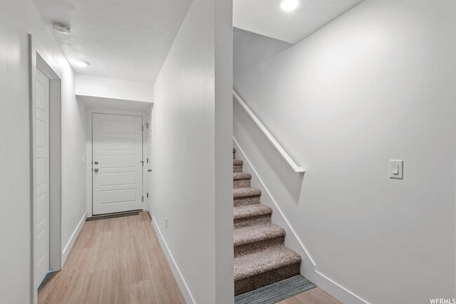 Photo - 120 E Abbeville Ct
