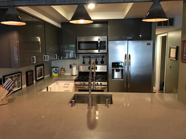 Photo - 6665 Franklin Ave Unidad 7