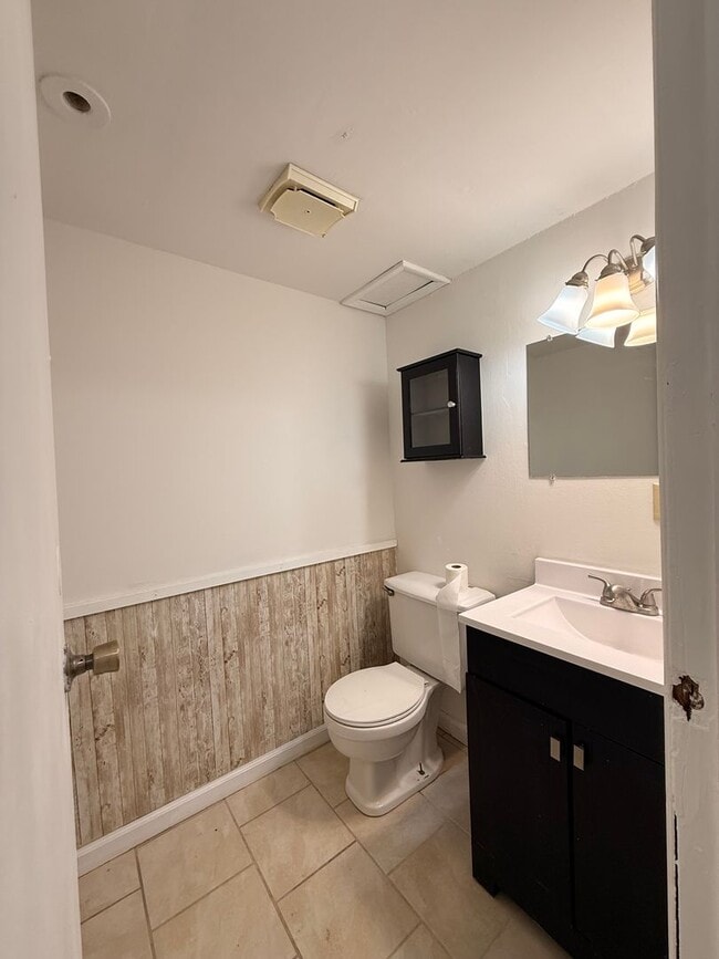 Photo - 1287-MF4-E Unit B