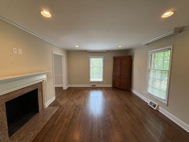 Photo - Myers Park 3 Bedrooms 2 Bathroom Duplex!