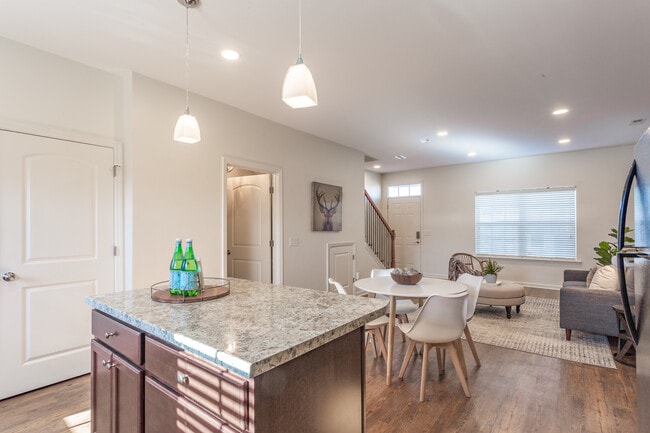 Photo - 274 Trunk St NE Unidad 274