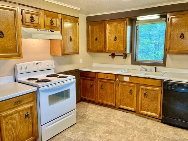 Photo - 3 bed 1 bath, garage, quiet street