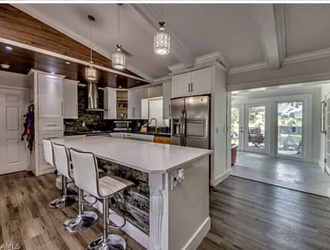 Open Kitchen enclosed lanai - 3327 SE 11th Ave House