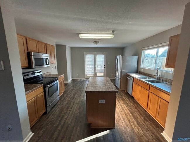 Photo - 3140 Lakeland Dr SW