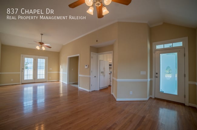 Photo - 837 Chapel Dr