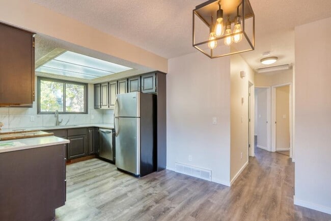 Photo - 5.0 bedroom in Calgary Alberta T2J 6G9 Unit N/A