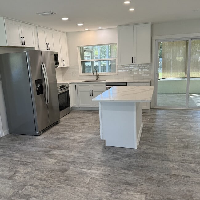 Photo - 1105 Morse Ave