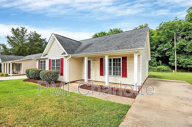 Photo - Room in House on S Ridge Ave