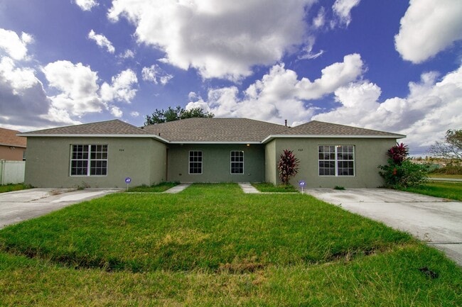 Building Photo - 4/3 Duplex Home in Poinciana Available, April 2026
