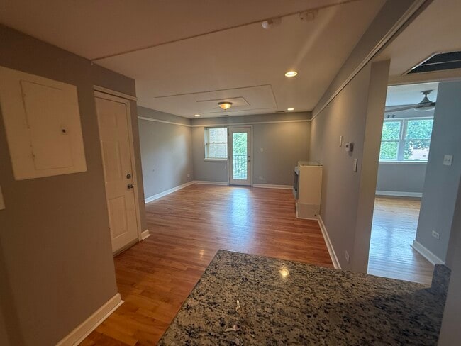 Photo - 6954 N Greenview Ave