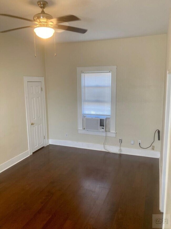 Photo - 4908 Ave Q 1/2