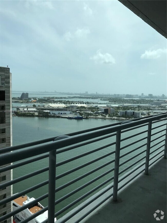 Building Photo - 335 S Biscayne Blvd Unit 3504 Rental