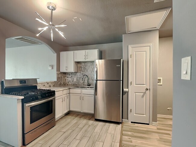 Photo - 7911 Denton Dr