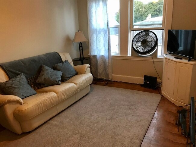 Photo - 136 Wrentham St Unidad 3R