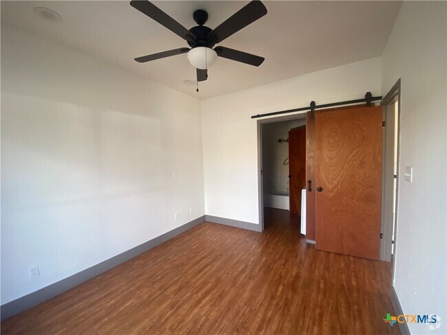 Building Photo - 421 W San Antonio St Unit H1 Rental