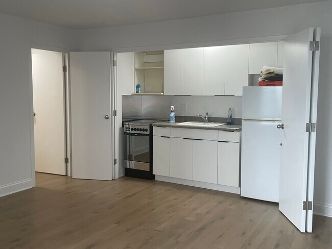 Photo - 3100 N Lake Shore Dr Unit 913