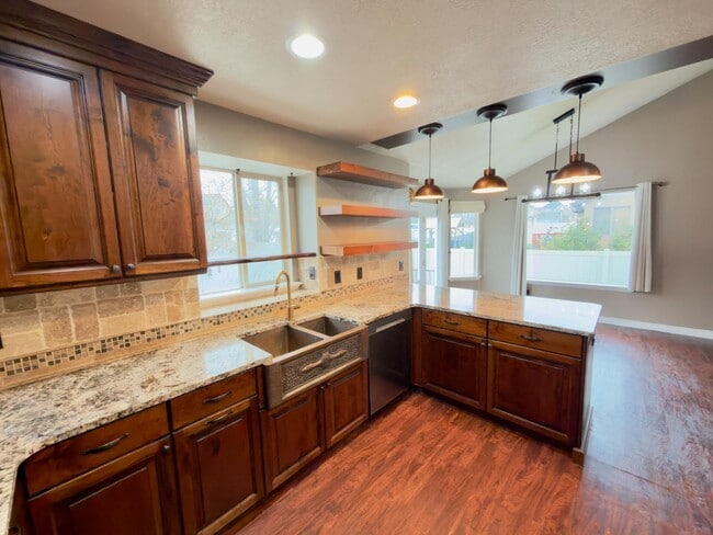 Photo - 317 W Farmside Dr