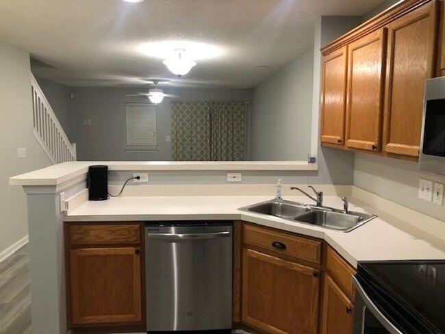 Photo - 2 Bedroom 2.5 Bath Townhome in Summer Wood!