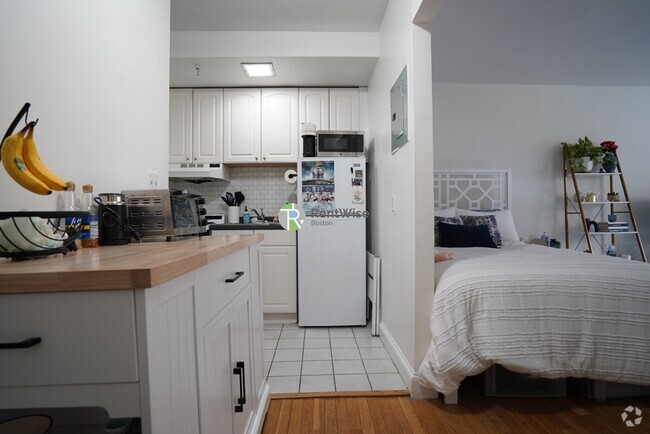 Building Photo - 529 Beacon St Rental