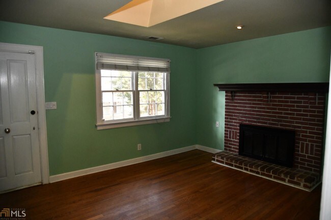 Photo - 1485 Hawthorne Ave NW