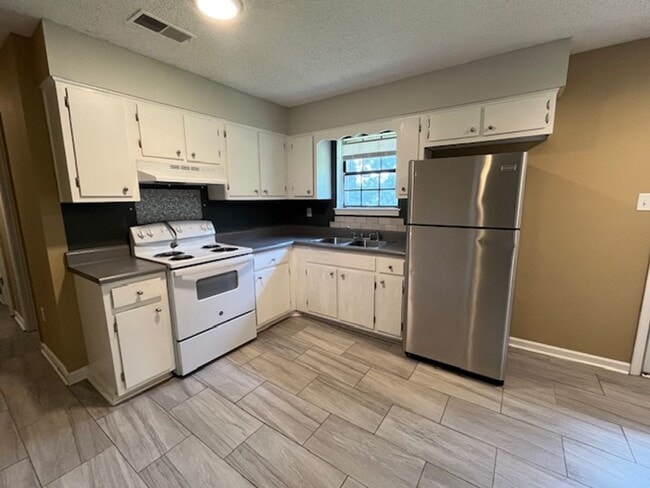 Photo - Renovated 3 Bedroom 1 Bath Home for Rent!!