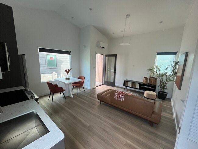 Photo - 11411 Braddock Dr