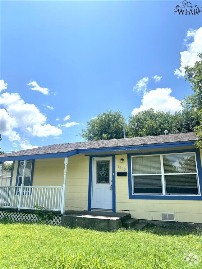 Building Photo - 1613 35th St Rental