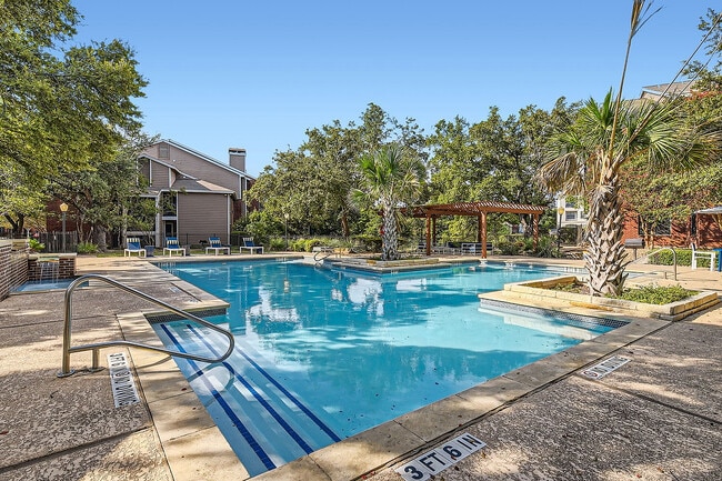 3101 Shoreline Dr. Leasing Office - Web Quality - 021 - 23 Pool - The Orion