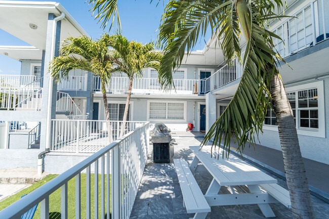 Building Photo - 801 Andrews Ave Unit 9