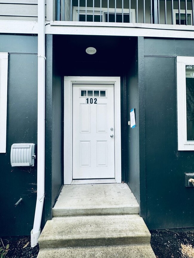 Building Photo - Spacious 3 BR / 3.5 BA Home in Prime Corvallis Location — $2,250