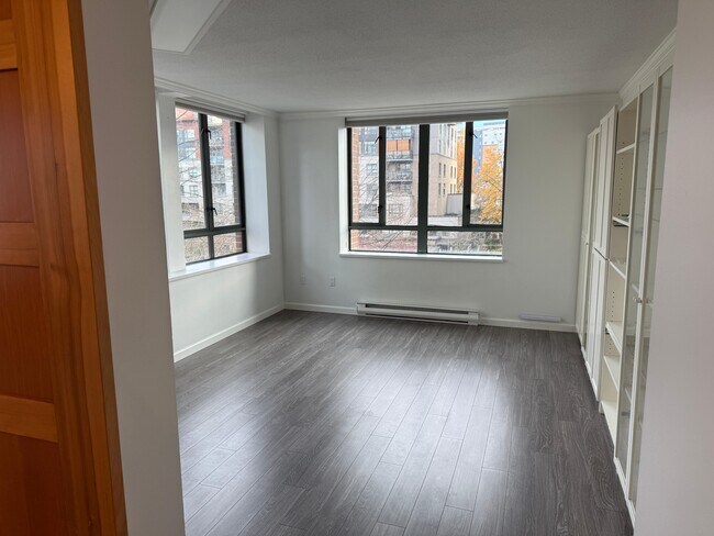 Photo - 1088 Quebec St