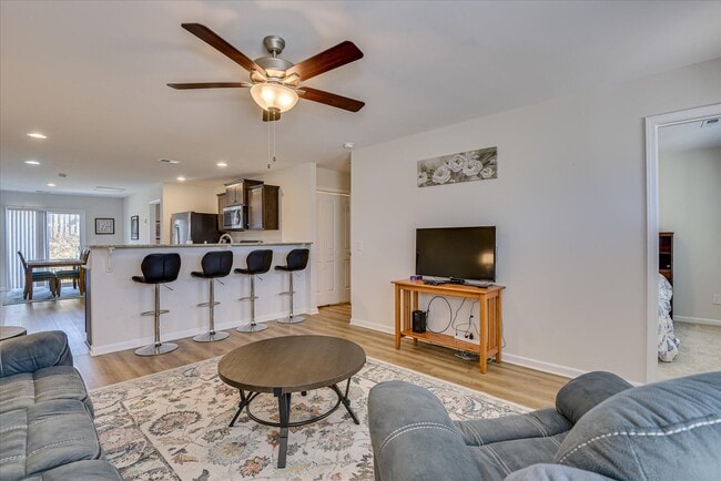 Photo - 2047 Catlet Ct