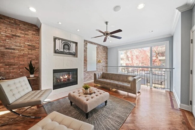 Building Photo - 1523 W Huron St Unit 1 Rental