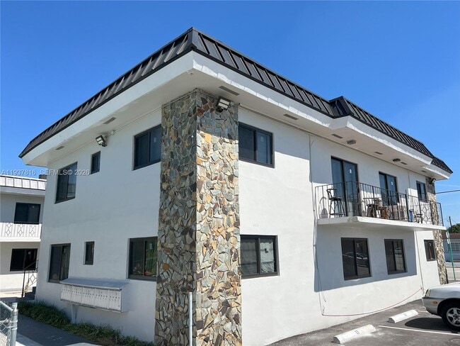 Photo - 805 W 30th St Unit 4