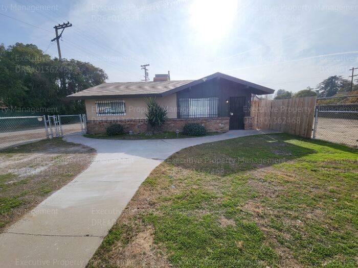 2 bedroom 1 bathroom home. MOVE IN SPECIAL... - 2 bedroom 1 bathroom home. MOVE IN SPECIAL...