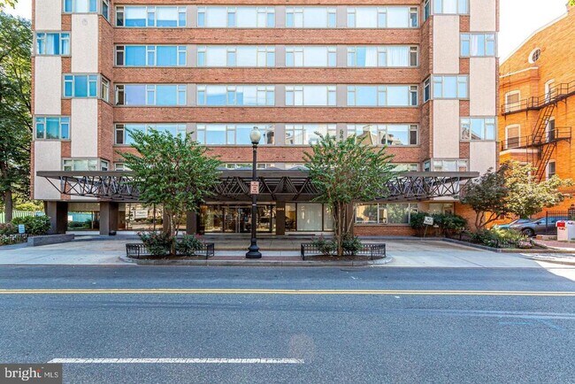 Building Photo - 1545 18th St NW Unit 403 Rental