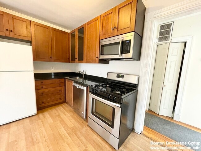 Building Photo - 76 Saint Stephen St Rental