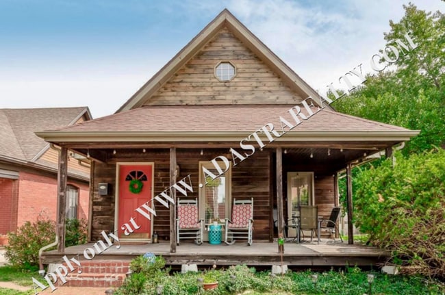 Inviting 3 Bedroom Close to Everything-Available NOW!!