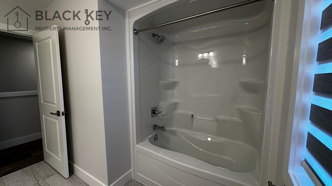 Photo - 449 Grey St Unit 6